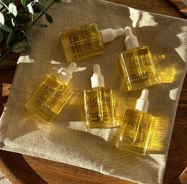 5 Lemero cuticle Oils On warm wooden  board